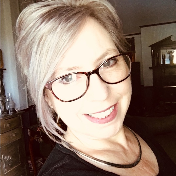 Meet your Posher, Audra - Picture 1 of 1